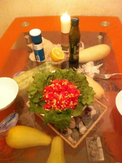 Сыроедческий cалат с кукурузой