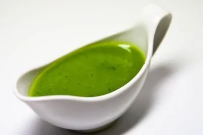 Соус с водяным крессом на основе голландеза