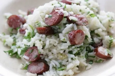 Рис с сельдереем и острыми колбасками
