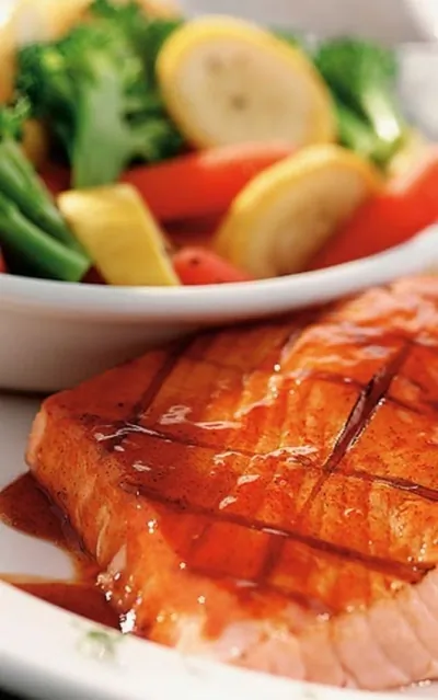 Семга в цитрусовом маринаде с овощным салатом