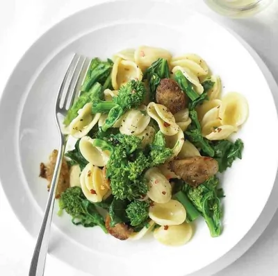 Орекьетте с брокколи и колбасками