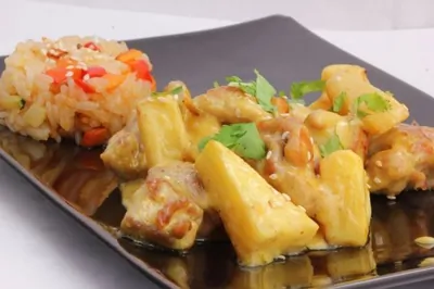 Курица с ананасом