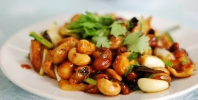 Курица с кешью и грибами