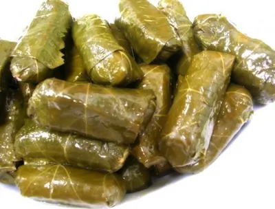 Долма из говядины с соусом мацони