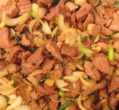 Говядина с луком в китайском стиле