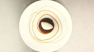 Шоколадный фондан со сливочным мороженым