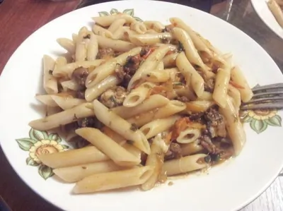 Паста пенне со свинным фаршем и фенхелем