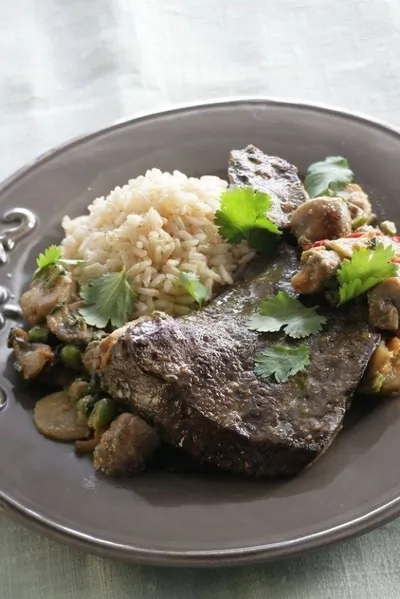 Жареная печень с грибами в азиатском стиле