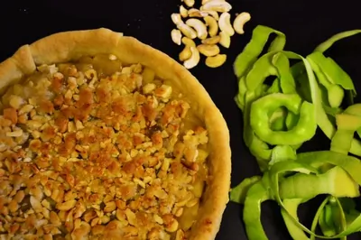 Яблочный пирог с хрустящими орехами кешью