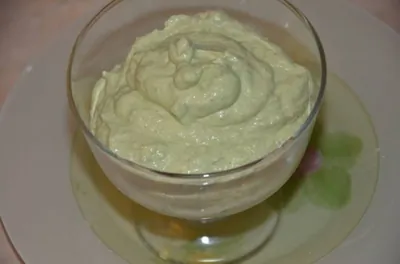 Мусс из авокадо с зеленью