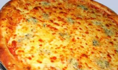 Пицца с тыквой, сыром камамбер и говядиной