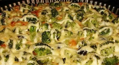 Пицца с маслинами, каперсами и брокколи