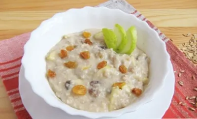 Овсяная каша яблочная с изюмом в мультиварке