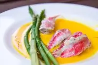 Барабулька со спаржевой фасолью