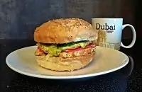 Чикенбургер с голландским соусом