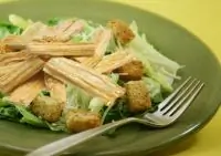 Постный «Цезарь» со спаржей