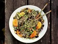 Лапша с баклажанами и хурмой