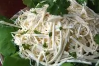 Парижский салат с сельдереем