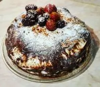 Бисквитный ягодный торт со сливочно-творожным кремом