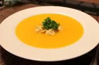 Тыквенный суп с пшеничными сухариками