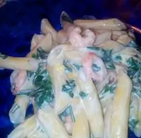 Паста с кабачком, петрушкой и креветками