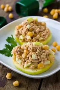 Легкий салат с нутом