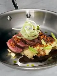 Оленина с сельдереем и лакричным соусом