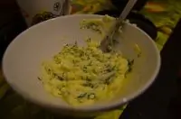 Зеленое чесночное масло