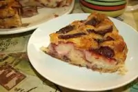 Сливовый пирог с яблоками
