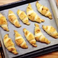 Круассаны с орехами и шоколадной пастой