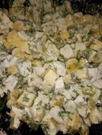 Куриный салат с маринованными грибами и сыром