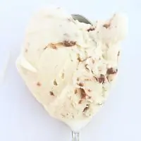 Мороженое с бейлисом, бренди и крошкой молочного шоколада