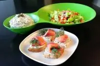 Тосты с зеленым маслом и семгой