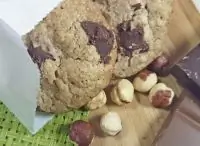 Овсяное печенье с шоколадом и фундуком