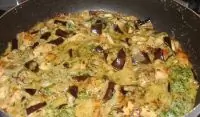 Куриное рагу с баклажанами в сметане