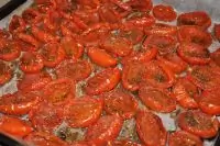 Вяленые томаты с пряными травами