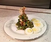 Вегетарианский оливье с сельдереем и горчичным соусом