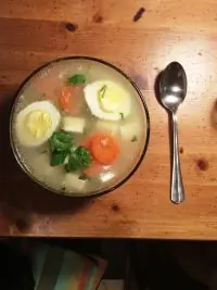 Рыбный суп с сыром и яйцами