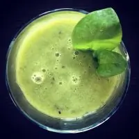 Зеленый смузи с ананасом