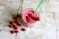 Смузи с ягодами и бананом