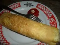 Яичный рулет с салатом