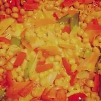 Нут с овощами в кокосовом молоке