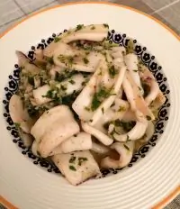 Кальмары в чесночном соусе