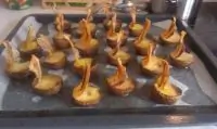 Картофельные лодочки, запеченные с салом