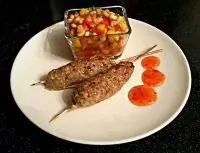 Люля на шпажке с мексиканским гарниром