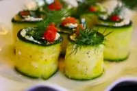 Рулетики из цукини с копченой семгой