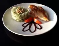 Фаршированная куриная грудка-гриль с зеленым рисом