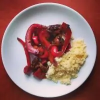 Куриные грудки с красным перцем