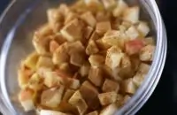 Яблоки с корицей и орехами для блинчиков или штруделя