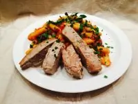 Пенне с томатным соусом и тунцом